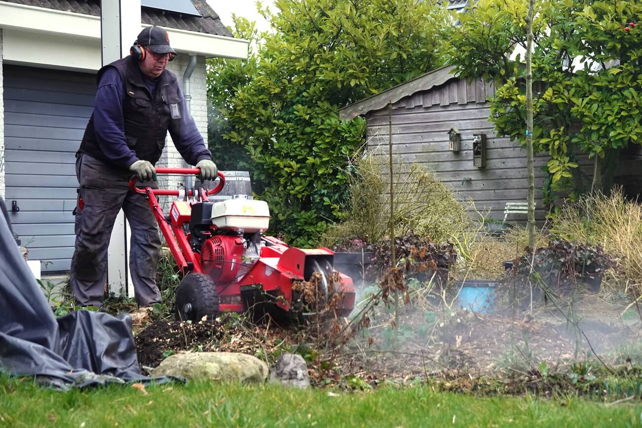 Hovenier Hans van Rijs uit Heerenveen.